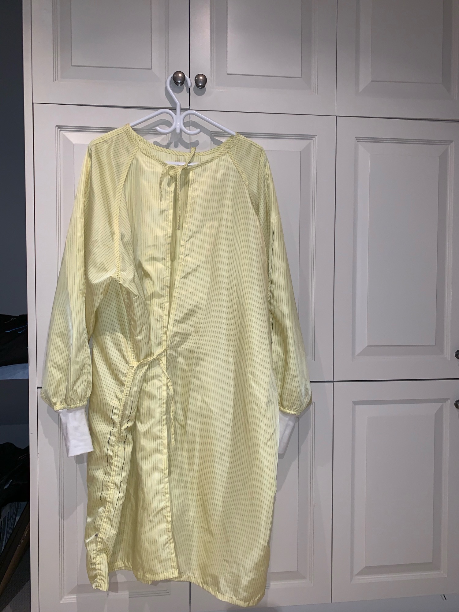 Isolation gown image 3